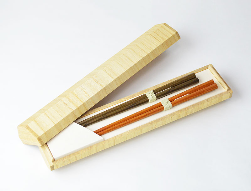 杉箱のカトラリーケースときせつのおはし